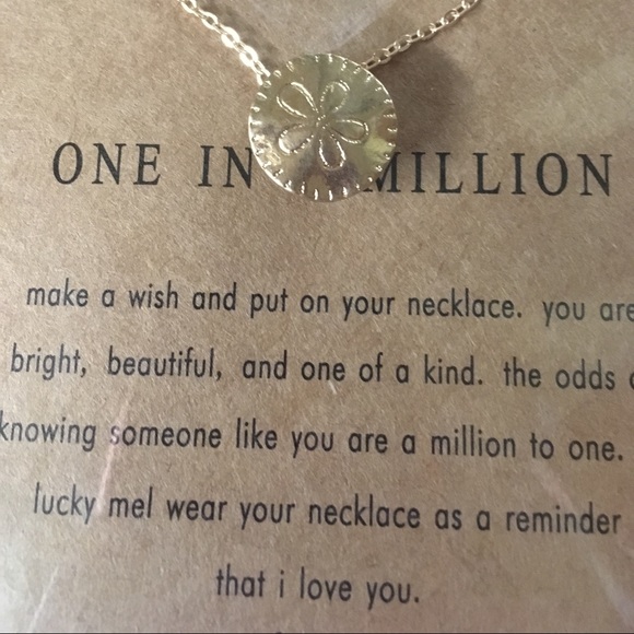 OFFER! 5⭐️ Rated! Sand Dollar Pendant Necklace - Picture 3 of 3